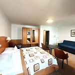 Avion Otel