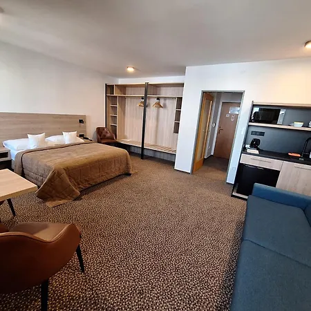 آڤيون فندق براغ