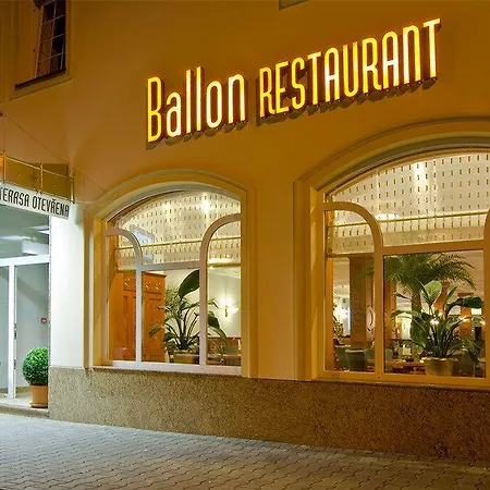 Avion Hotel
