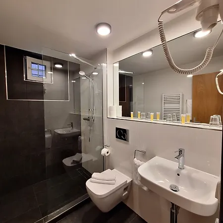 Hotel Avion 3*