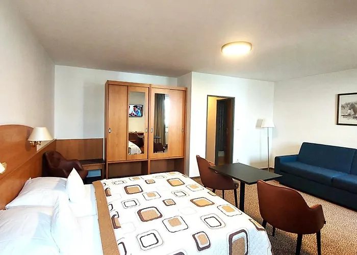 Avion Hotel