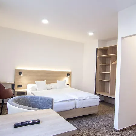 アヴィオン 3* プラハ