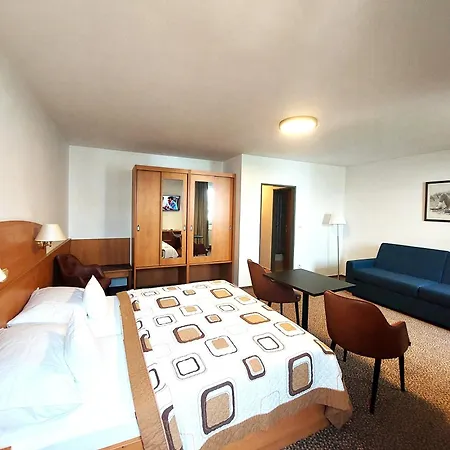 Avion Hotel