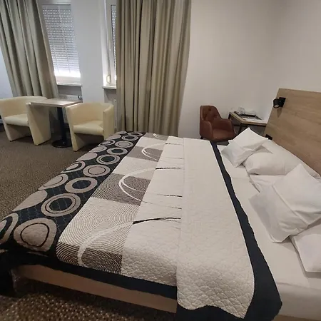 Avion Hotel