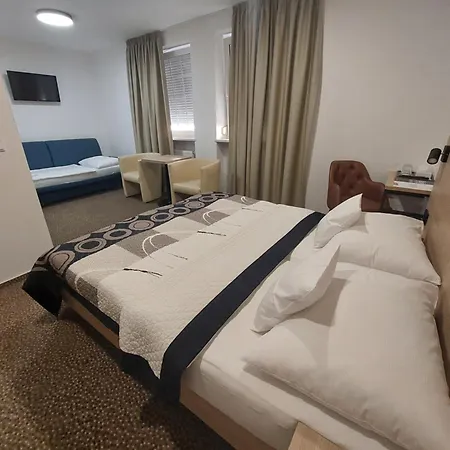 Hotel Avion