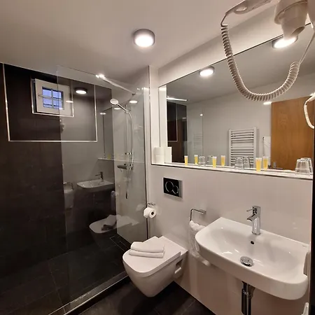 Avion Hotel 3*